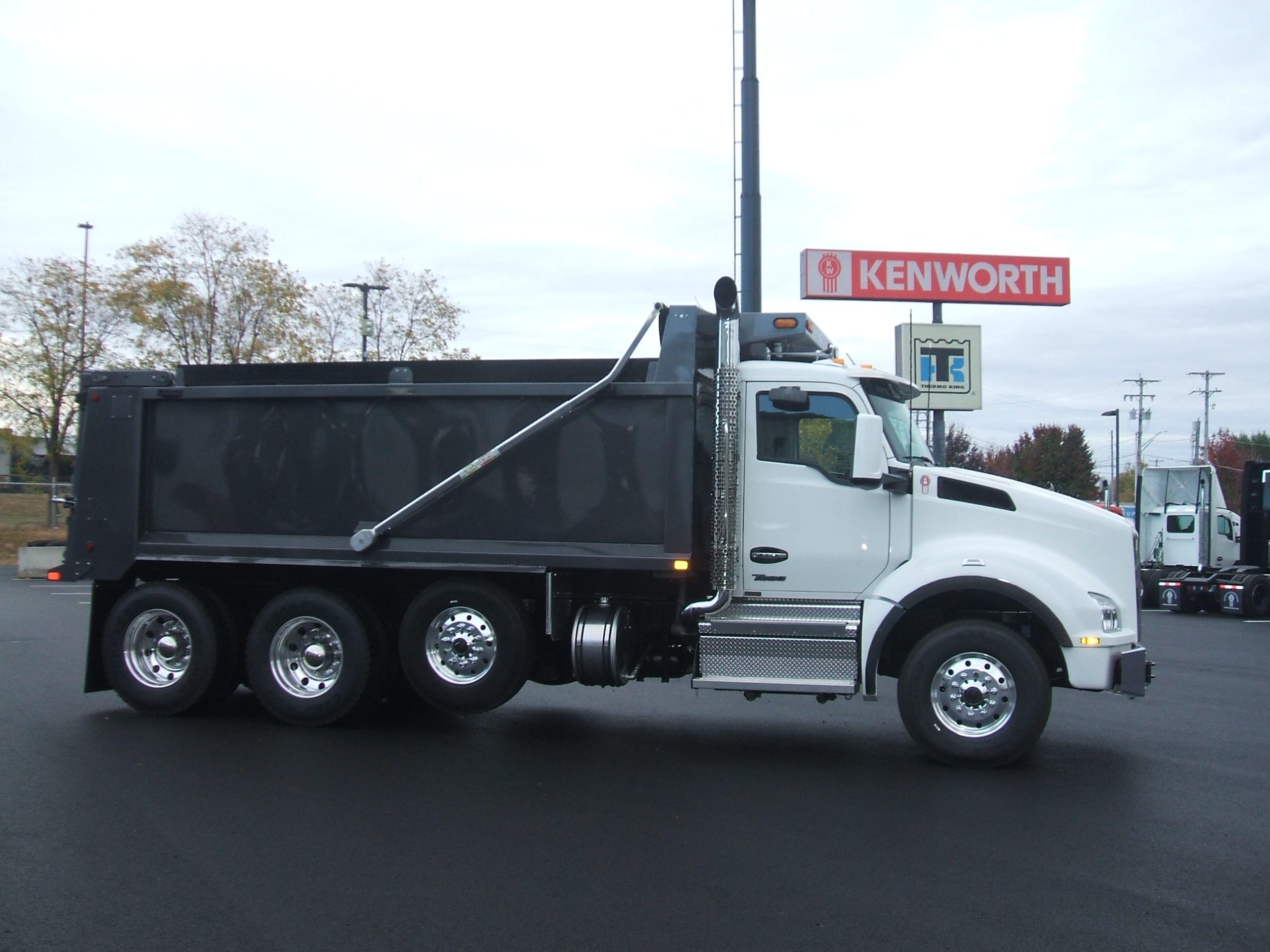 2025 KENWORTH T880 - image 4 of 6