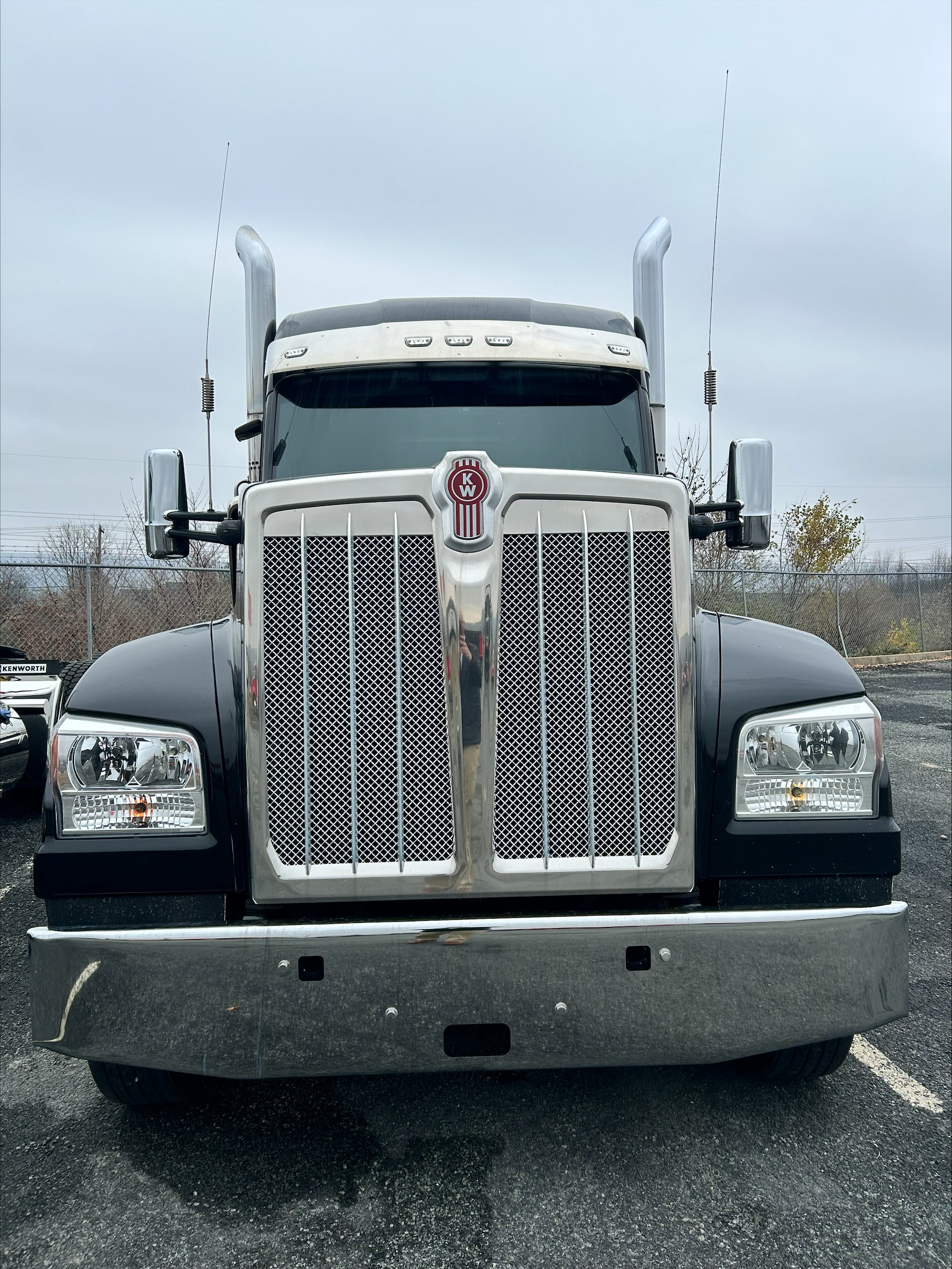 2020 KENWORTH W990 - image 2 of 6