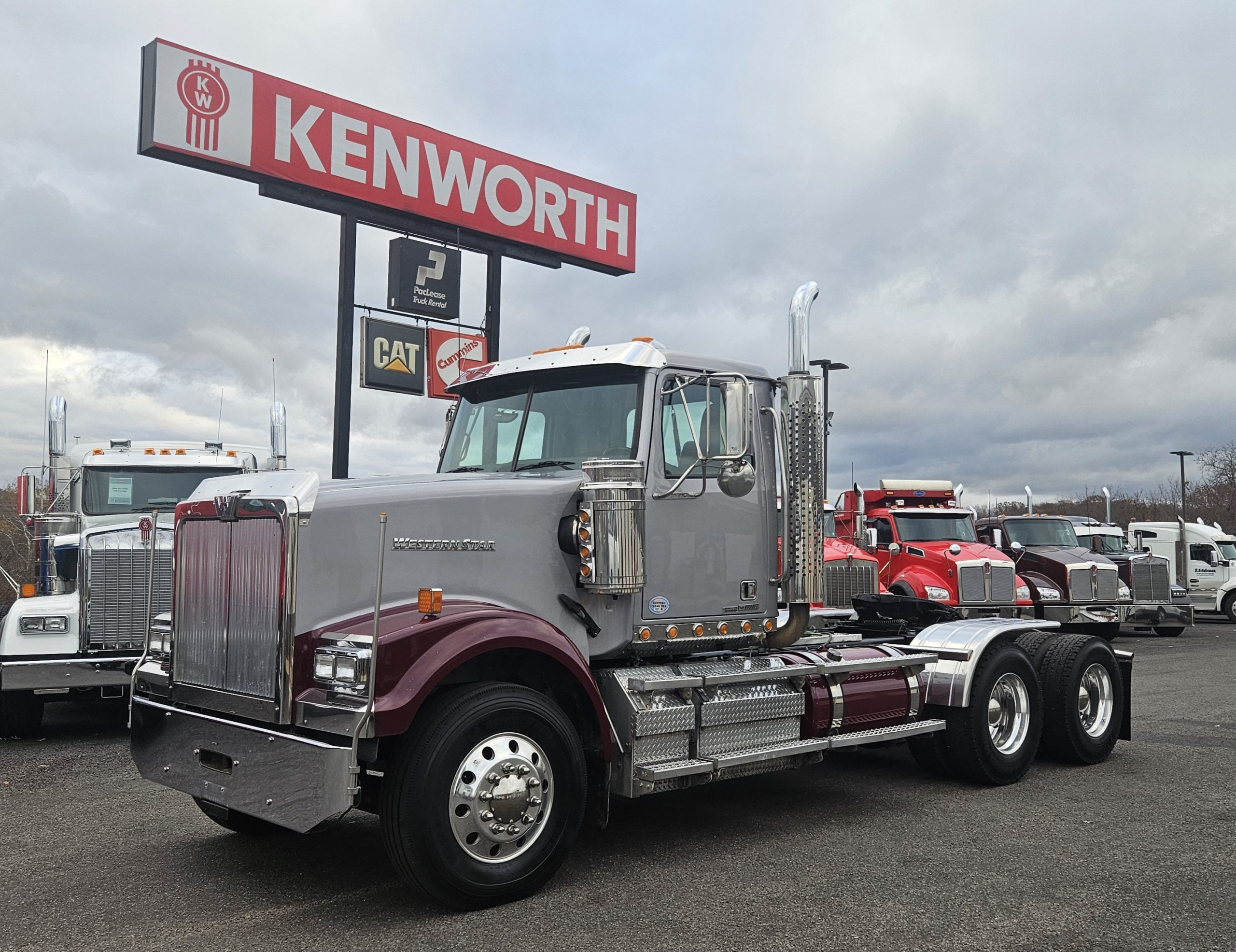 2020 WESTERN STAR 4900EX - image 1 of 6