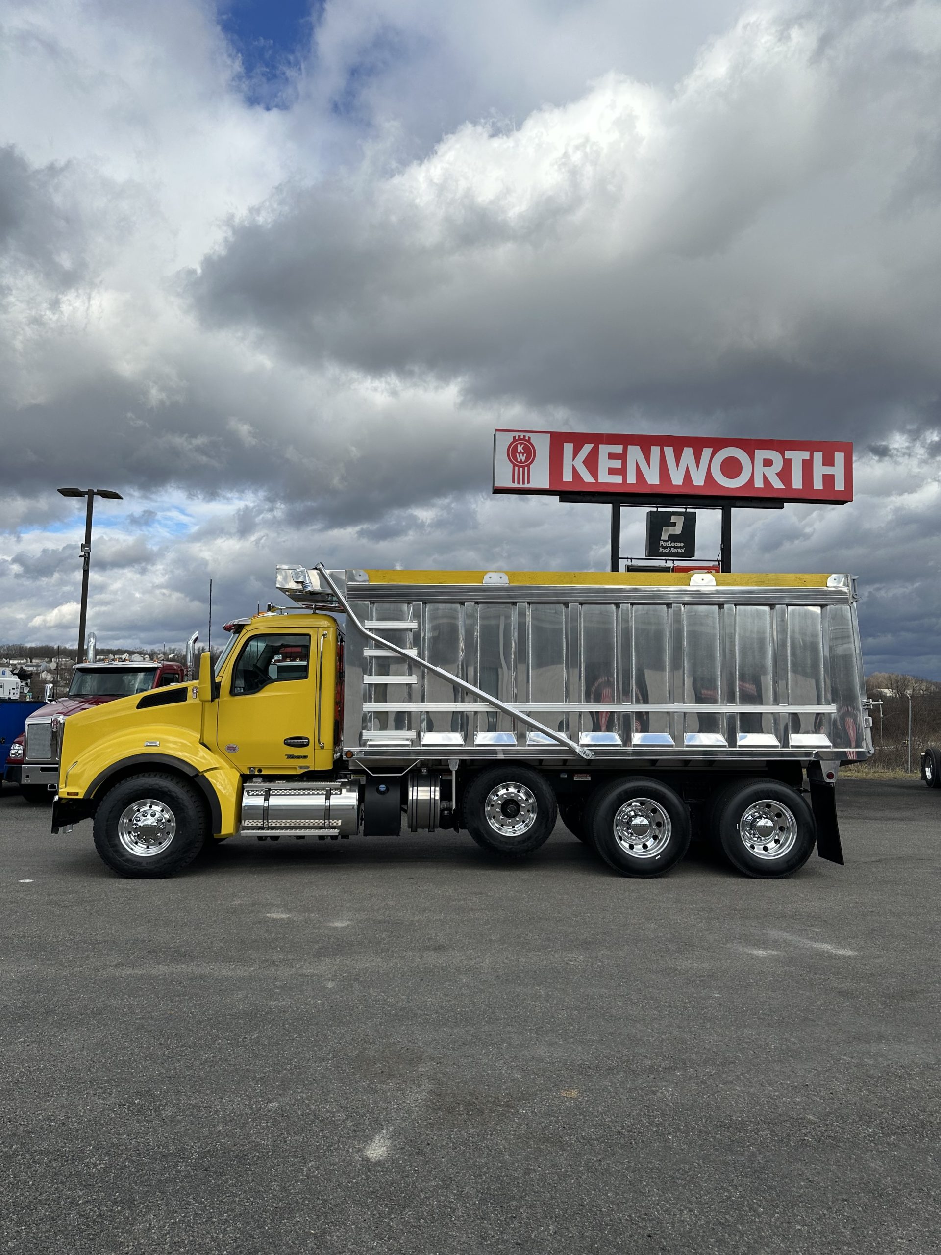 2025 KENWORTH T880 - image 4 of 6