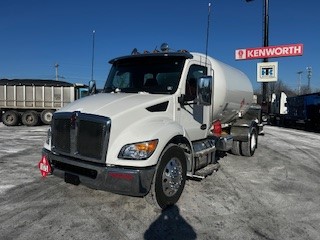 2025 KENWORTH T380 - image 1 of 6