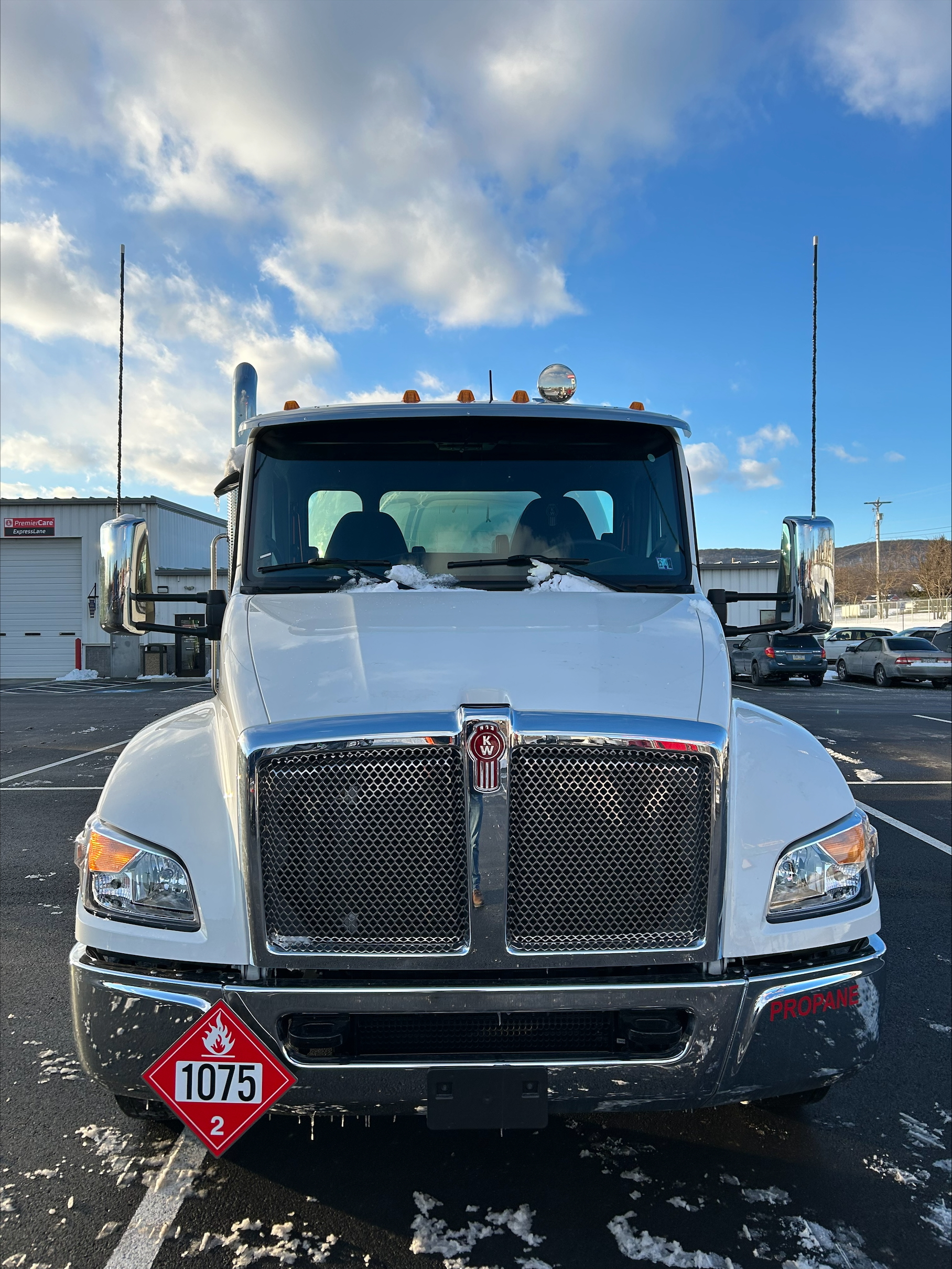 2025 KENWORTH T380 - image 2 of 6