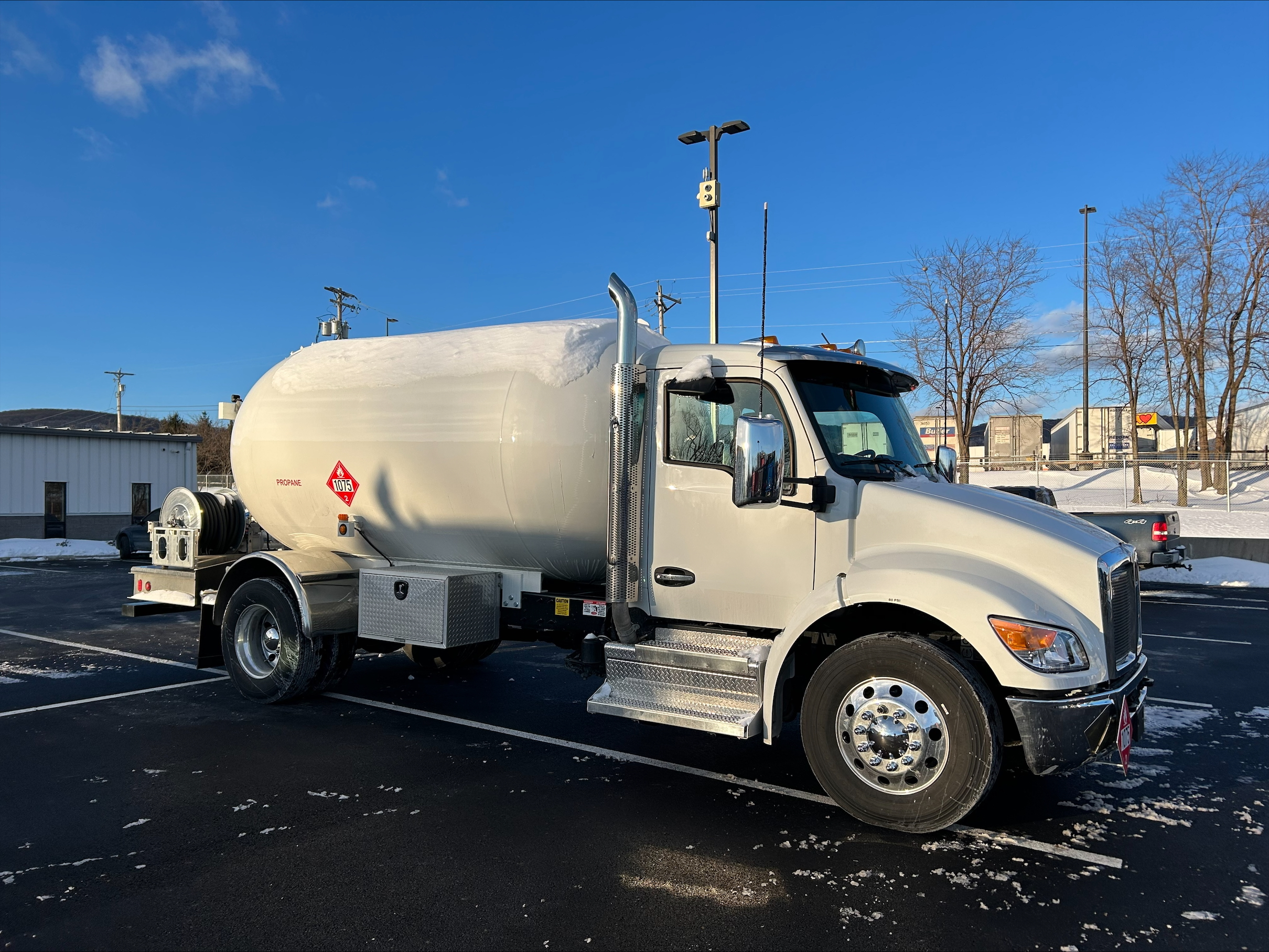 2025 KENWORTH T380 - image 3 of 6