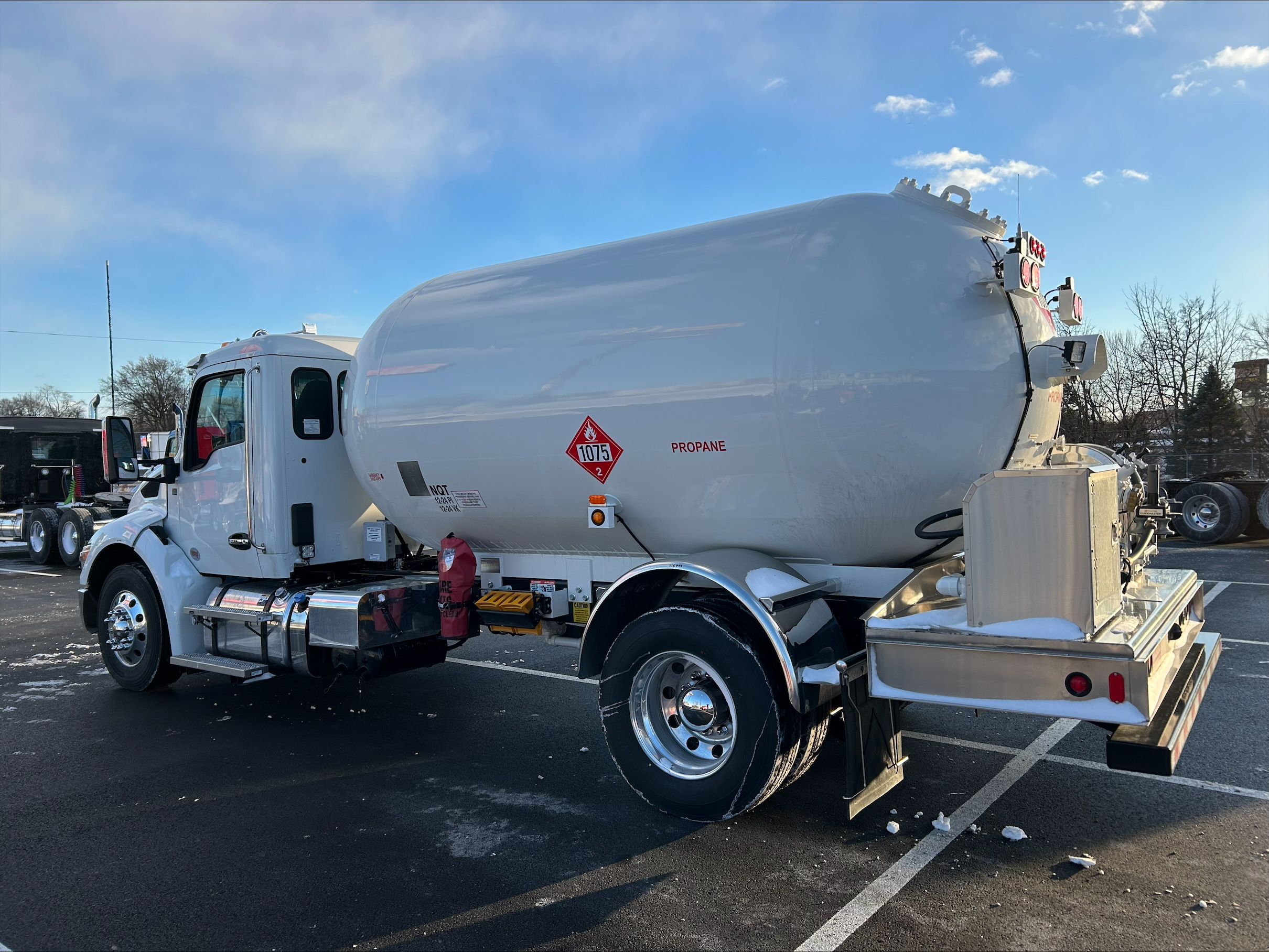 2025 KENWORTH T380 - image 5 of 6