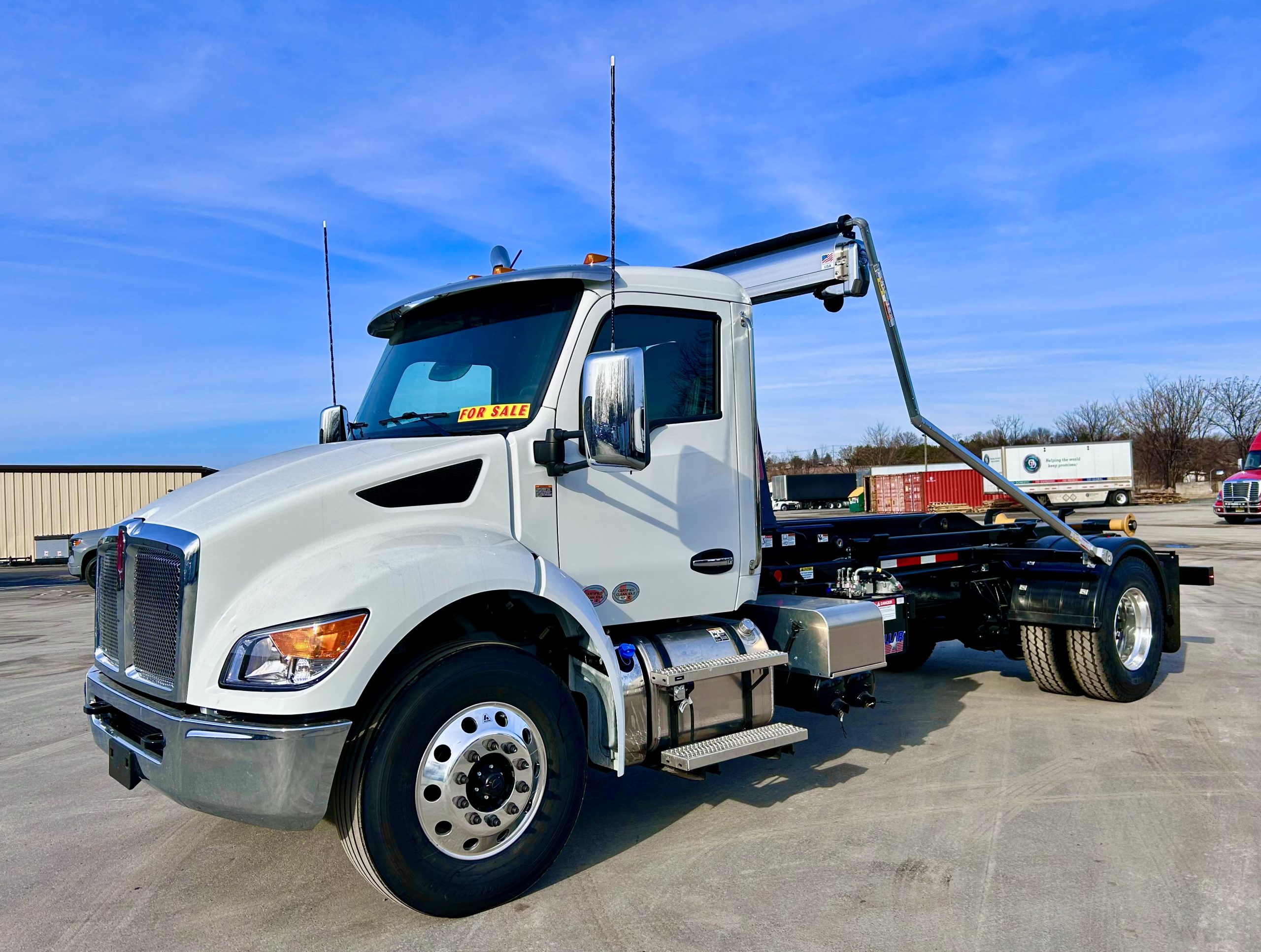 2025 KENWORTH T280 - image 1 of 6