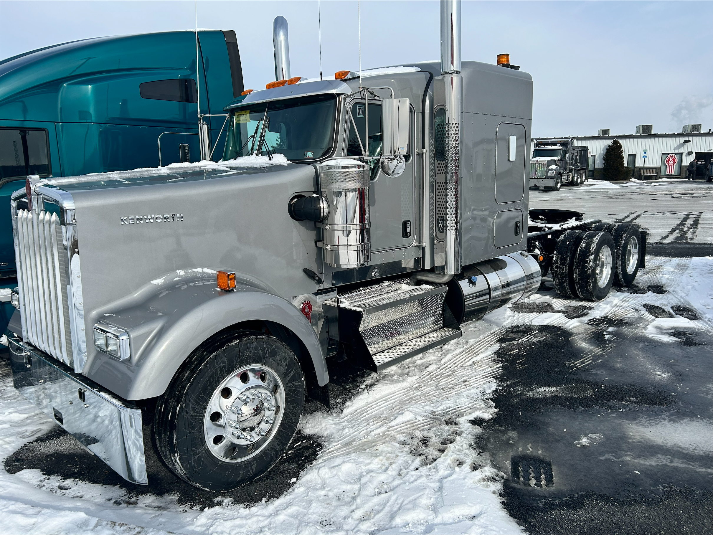 2025 KENWORTH W900 - image 1 of 6