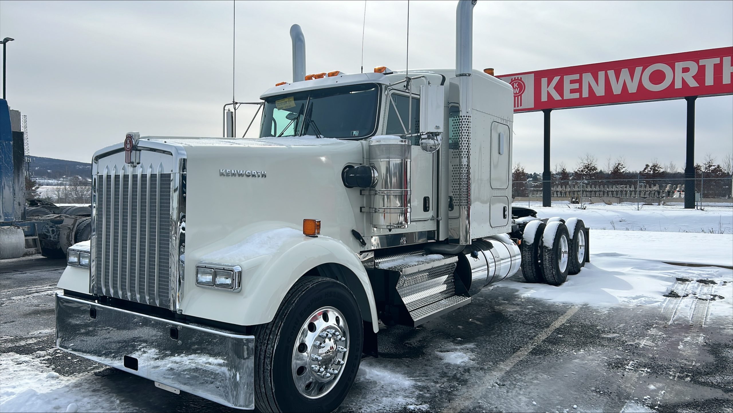 2025 KENWORTH W900 - image 1 of 6