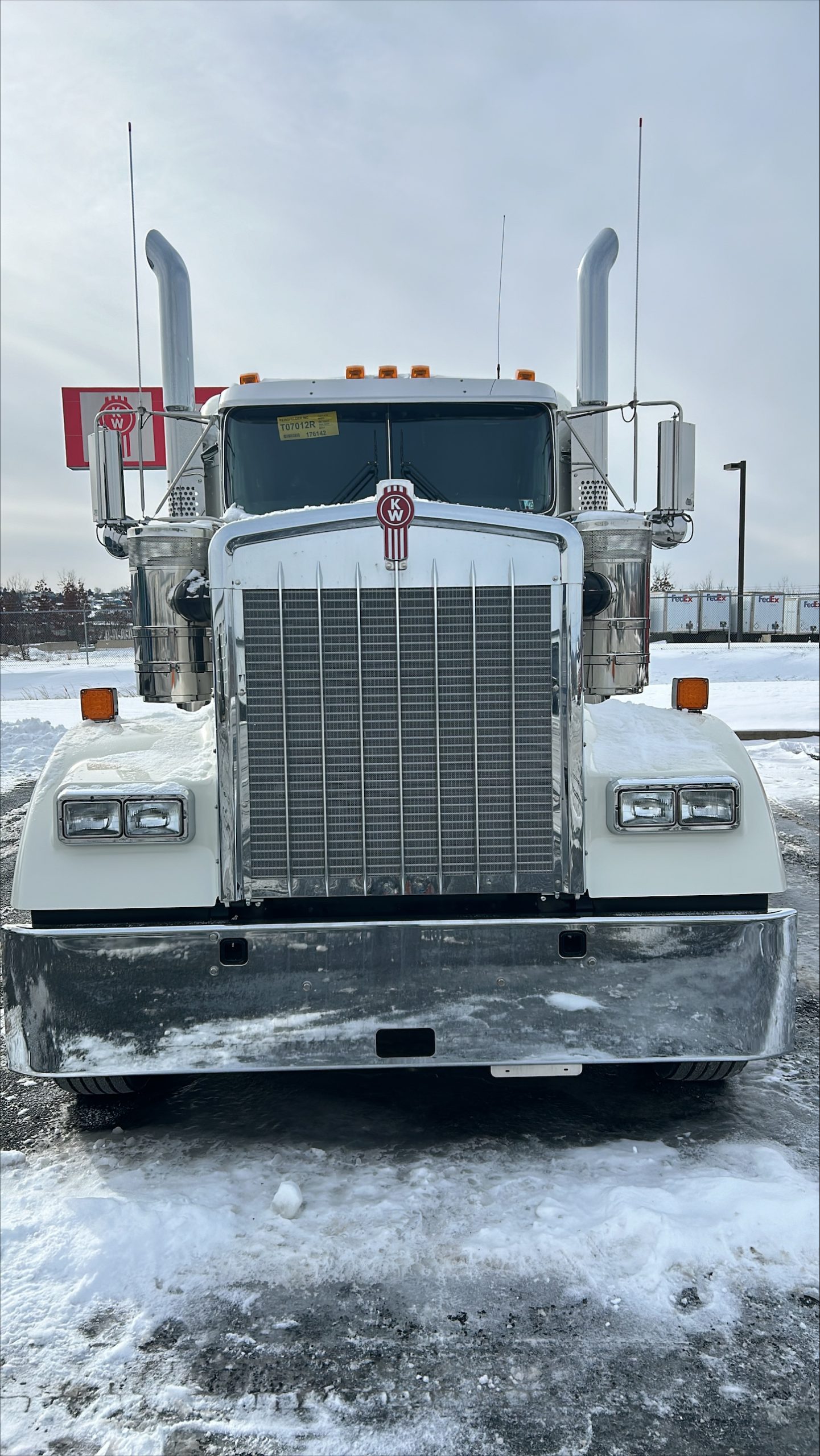 2025 KENWORTH W900 - image 2 of 6