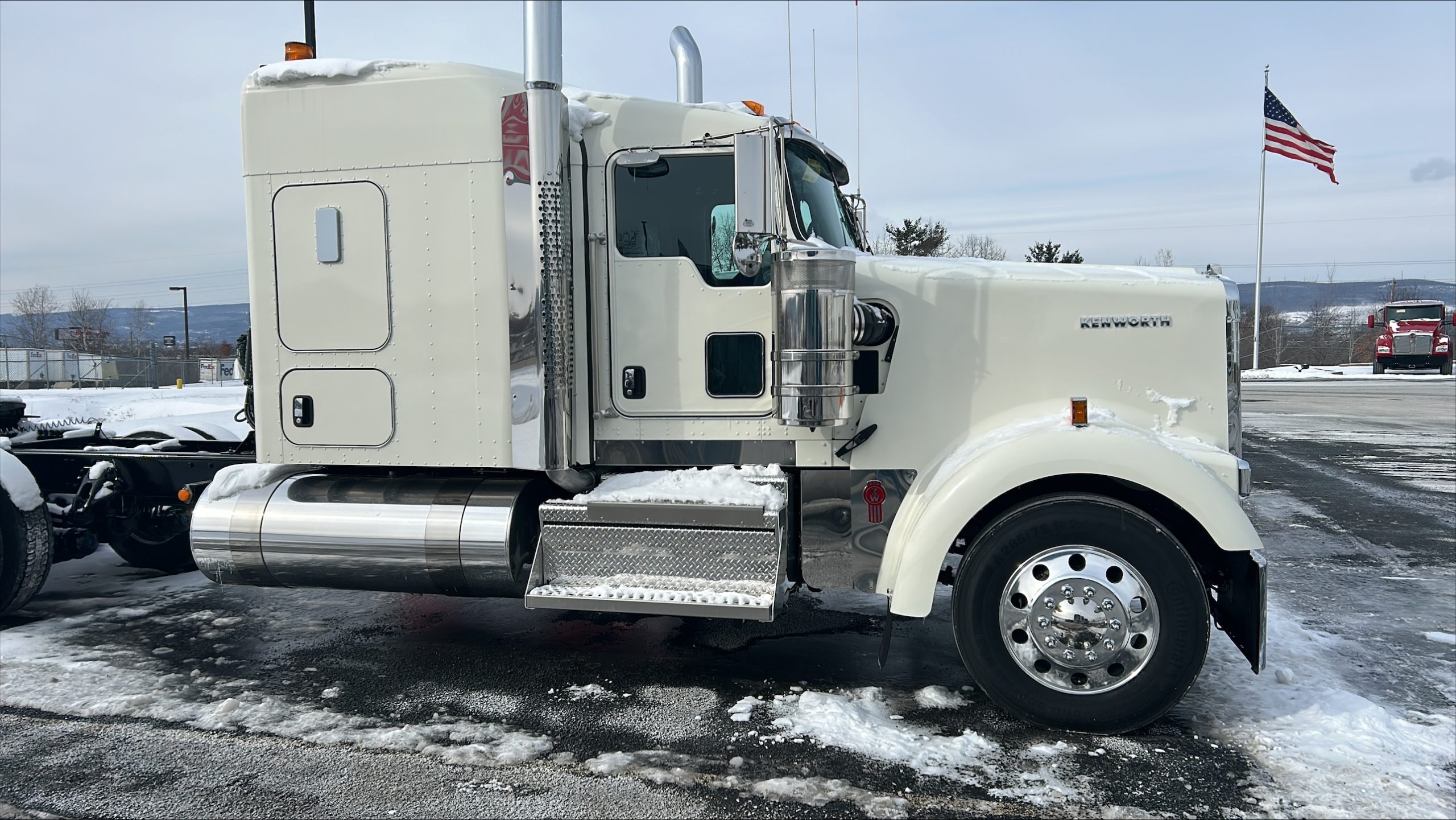 2025 KENWORTH W900 - image 5 of 6