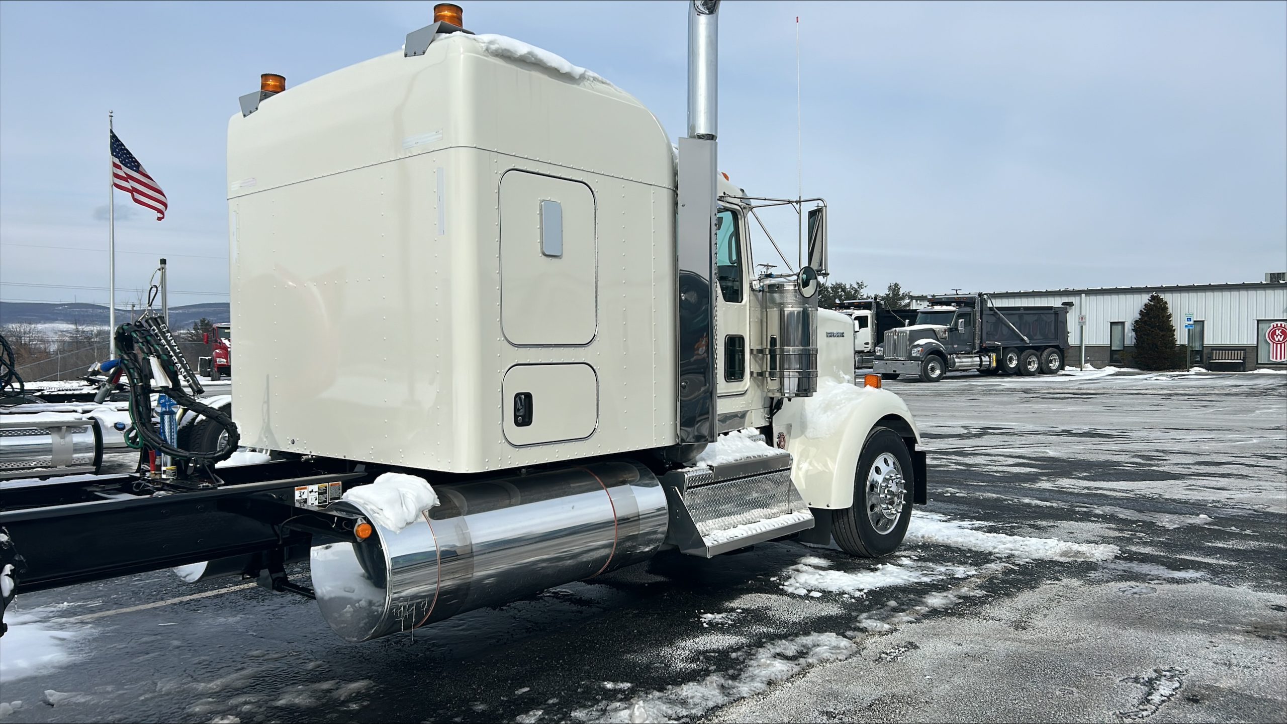 2025 KENWORTH W900 - image 6 of 6