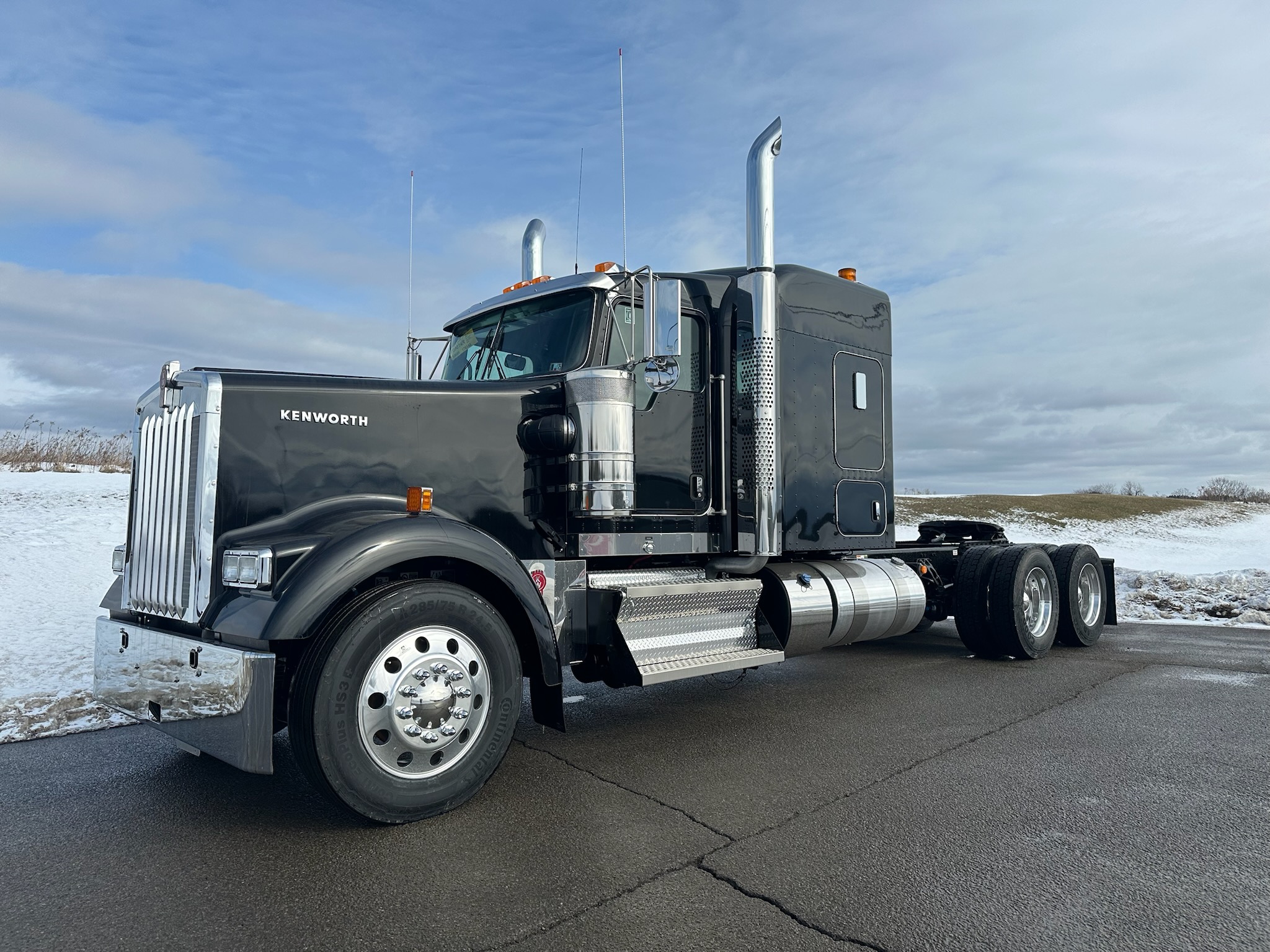 2025 KENWORTH W900 - image 1 of 6