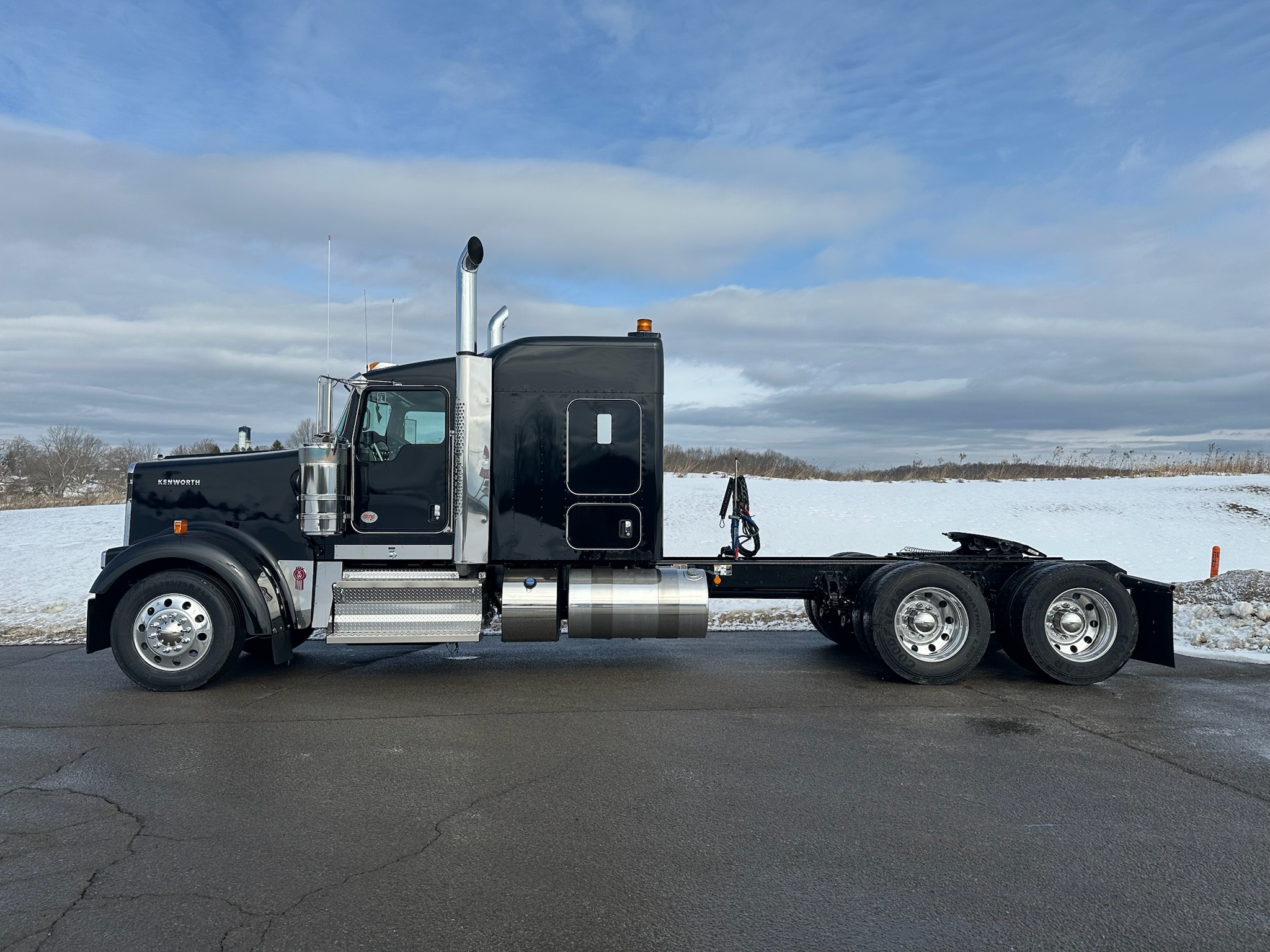 2025 KENWORTH W900 - image 2 of 6