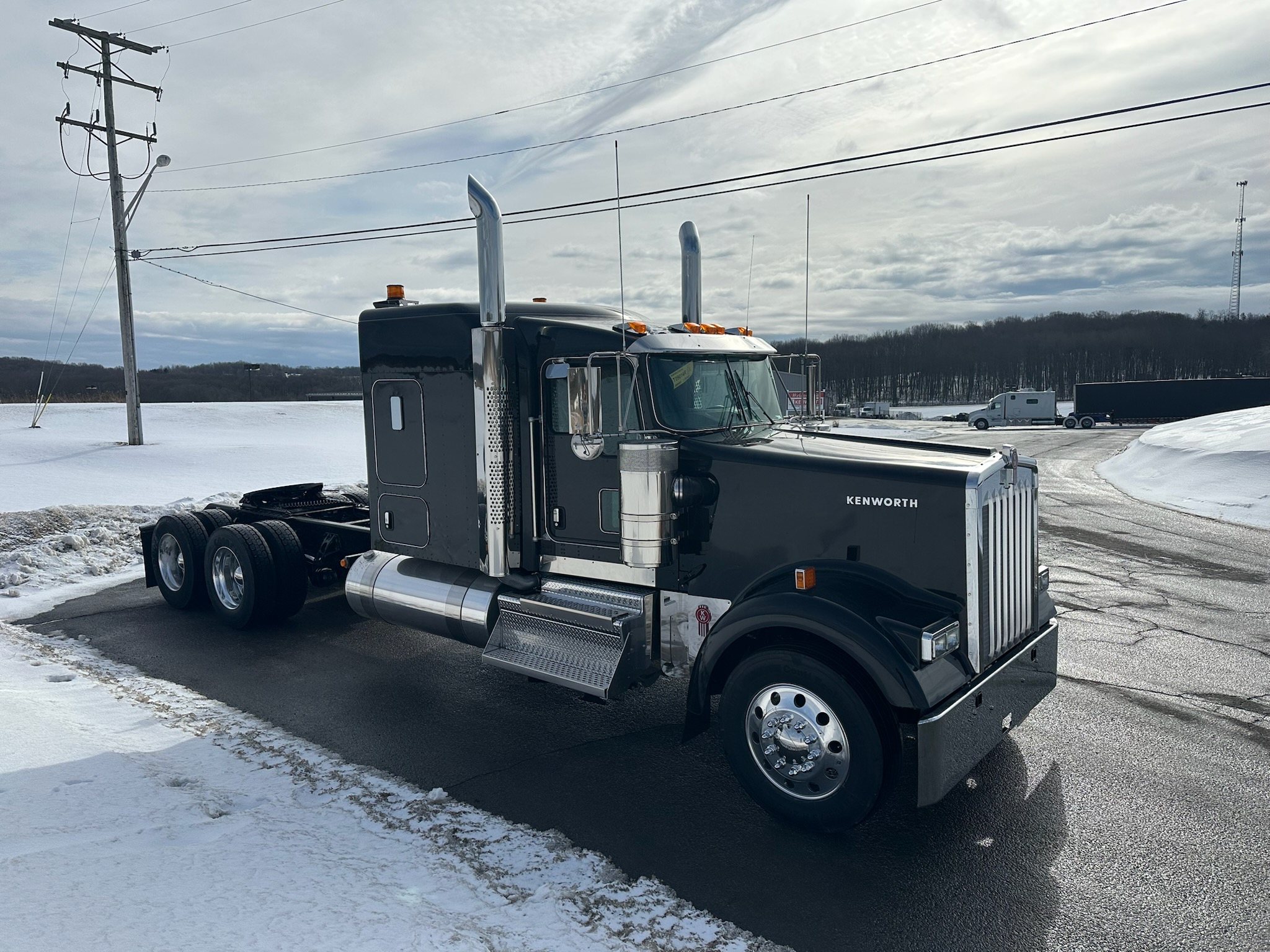 2025 KENWORTH W900 - image 4 of 6