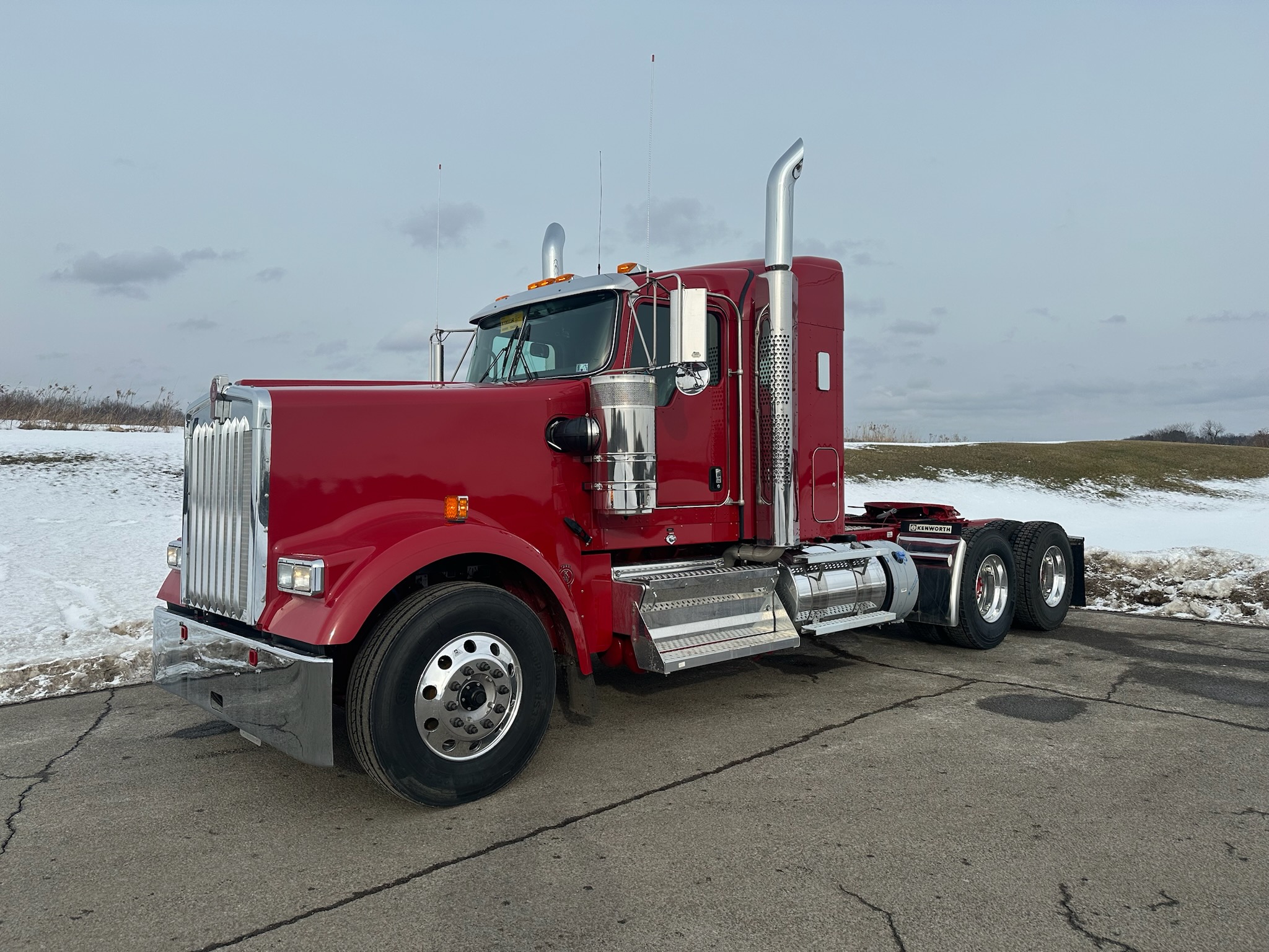 2026 KENWORTH W900L - image 2 of 6