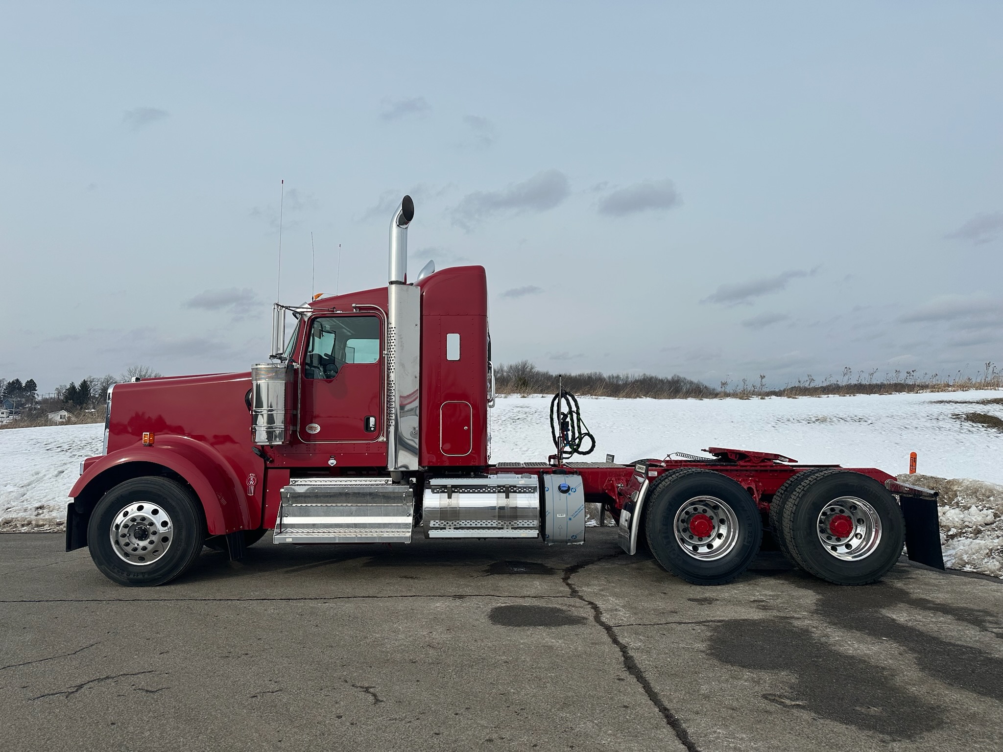 2026 KENWORTH W900L - image 3 of 6