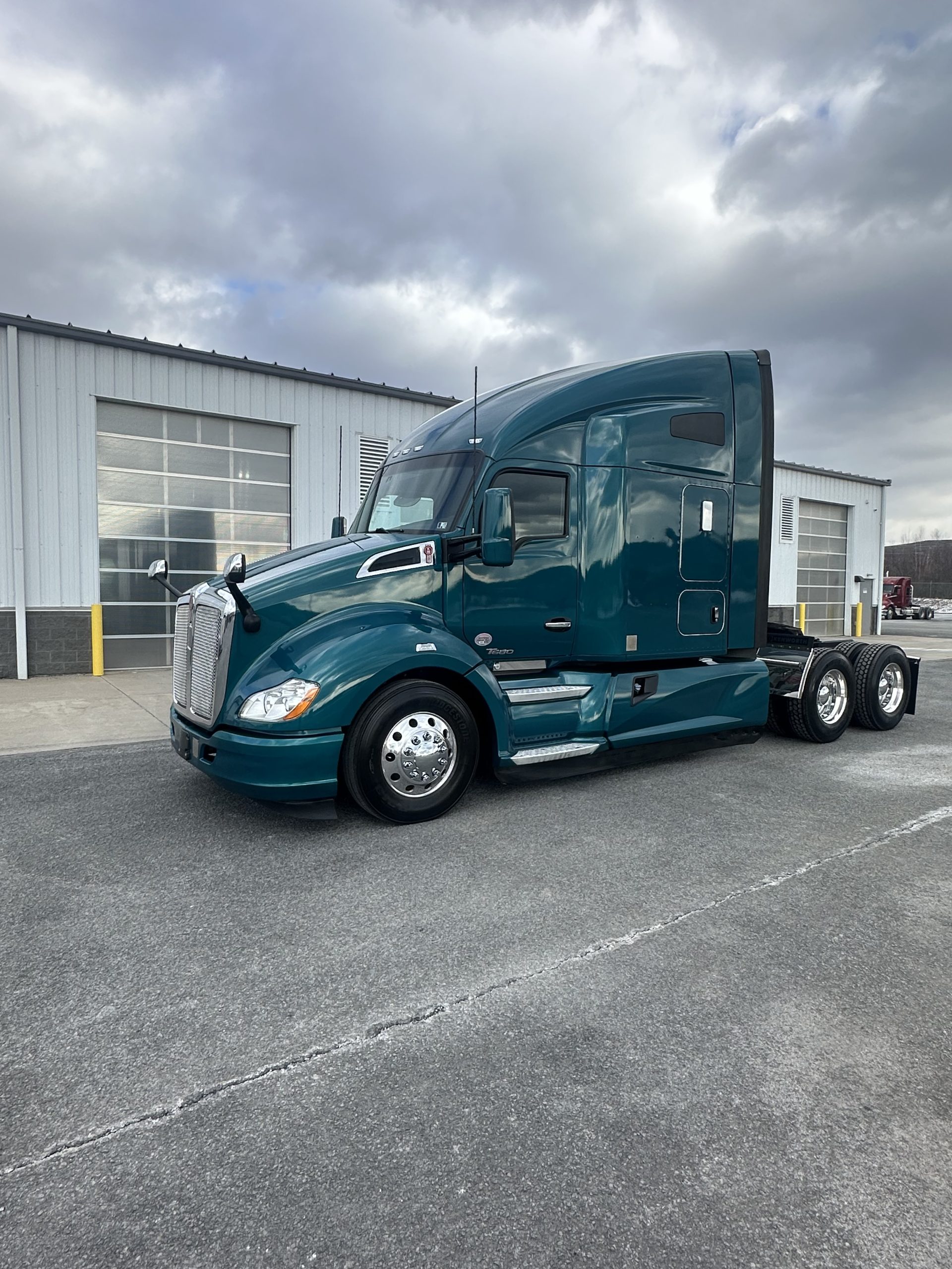 2021 KENWORTH T680 - image 1 of 6