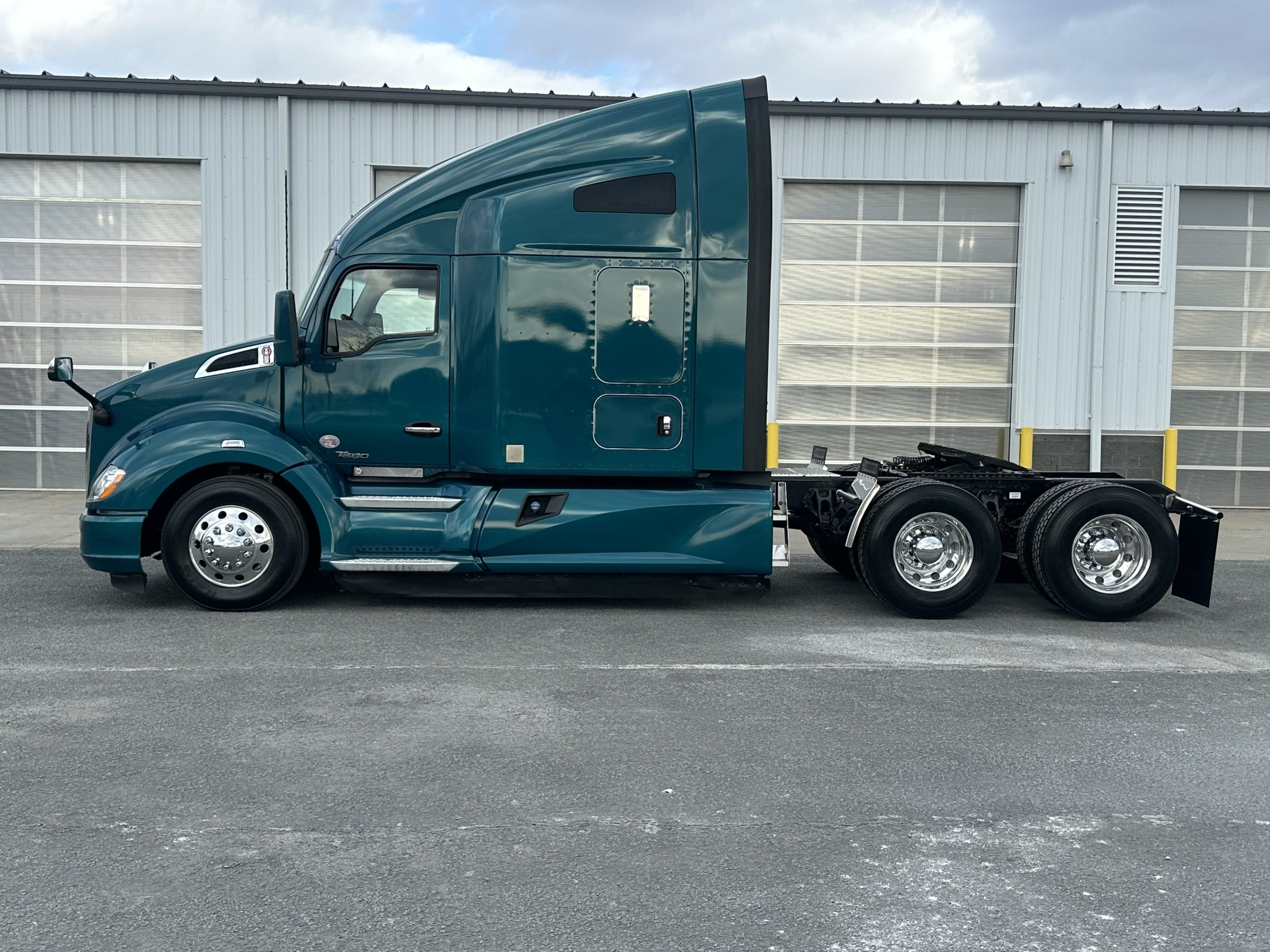 2021 KENWORTH T680 - image 2 of 6