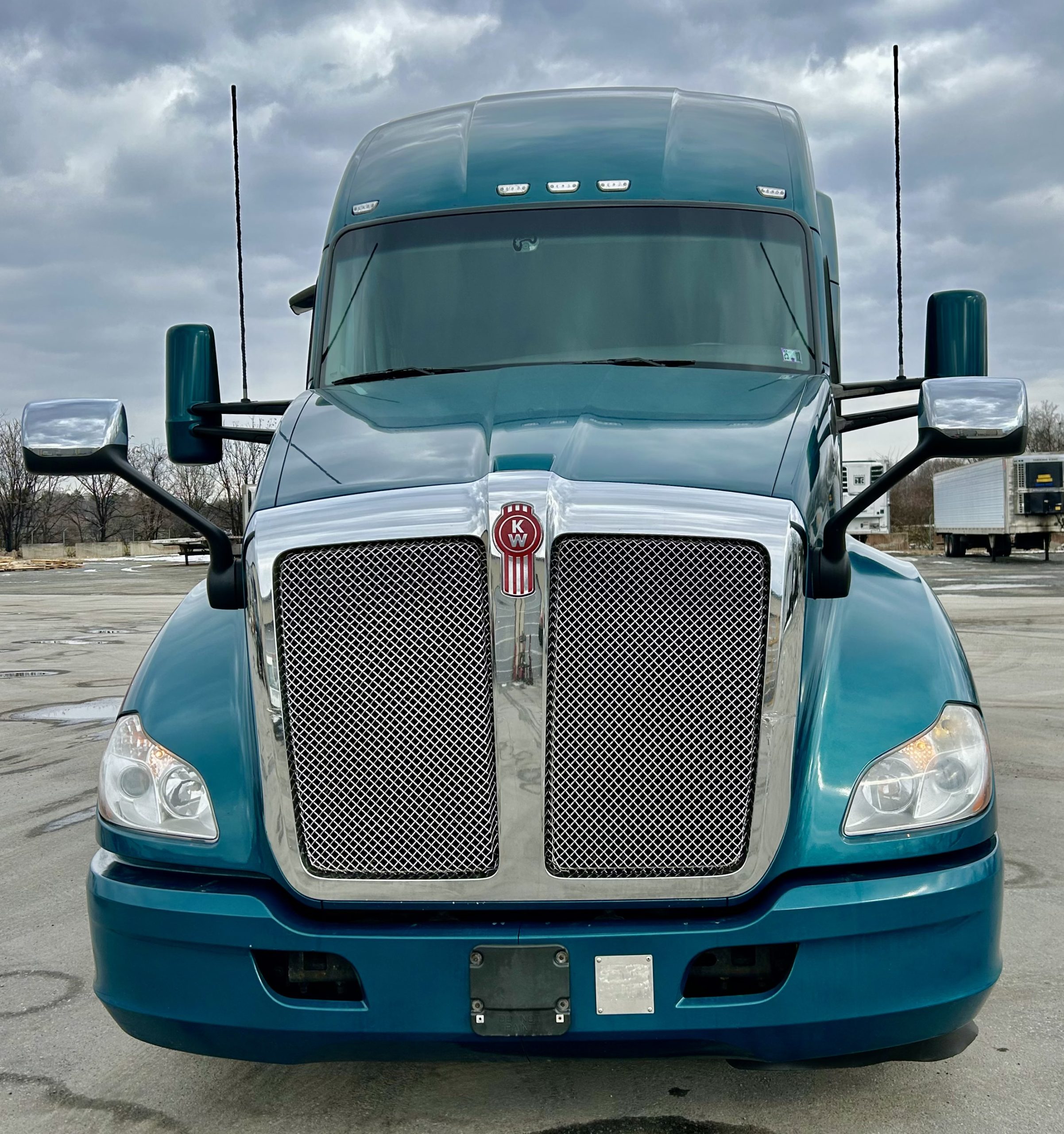 2021 KENWORTH T680 - image 2 of 6