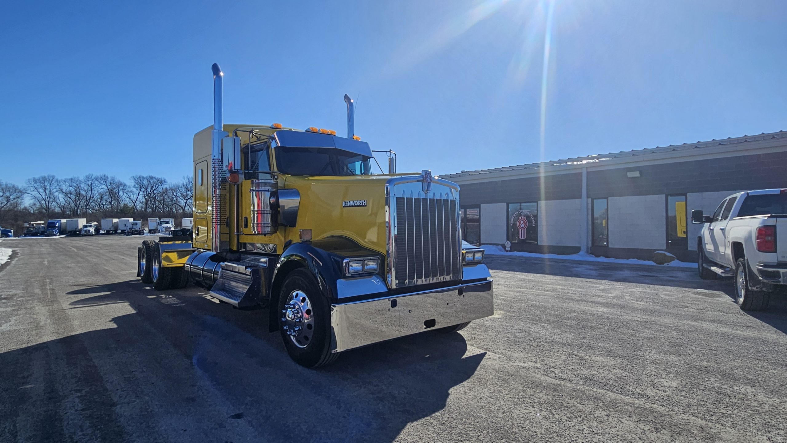 2021 KENWORTH W900L - image 3 of 6