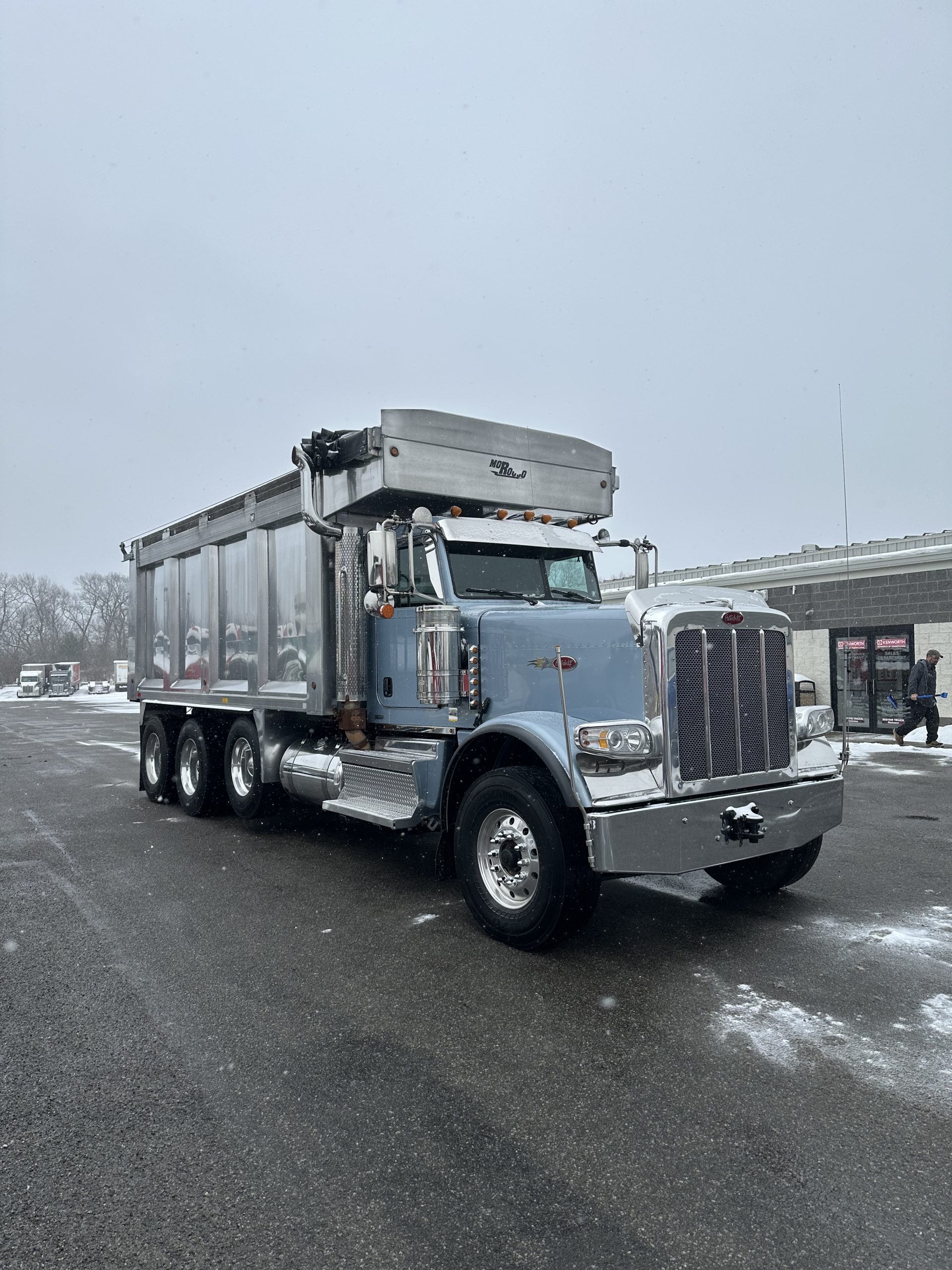 2021 PETERBILT 389 - image 3 of 6