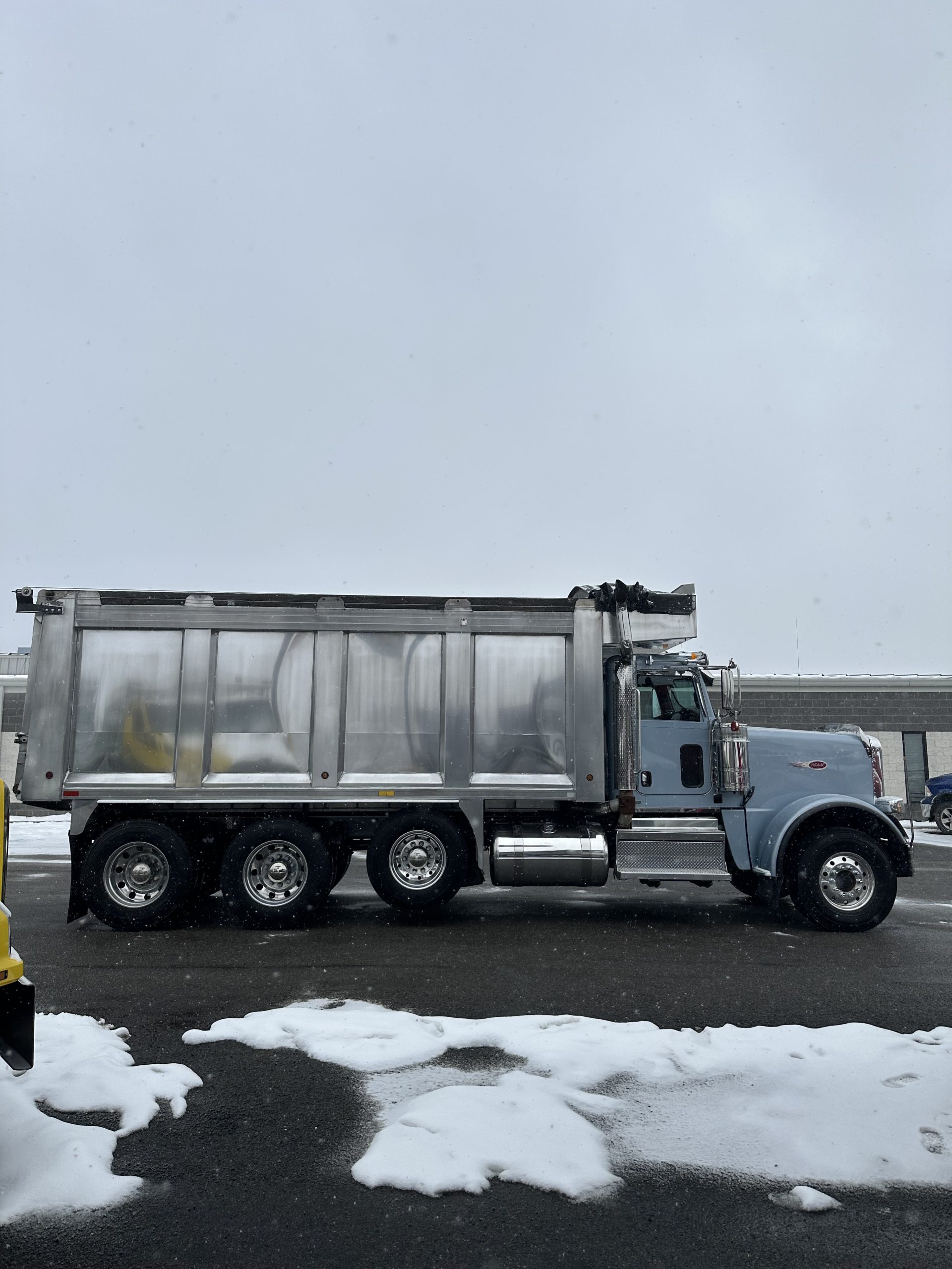 2021 PETERBILT 389 - image 5 of 6