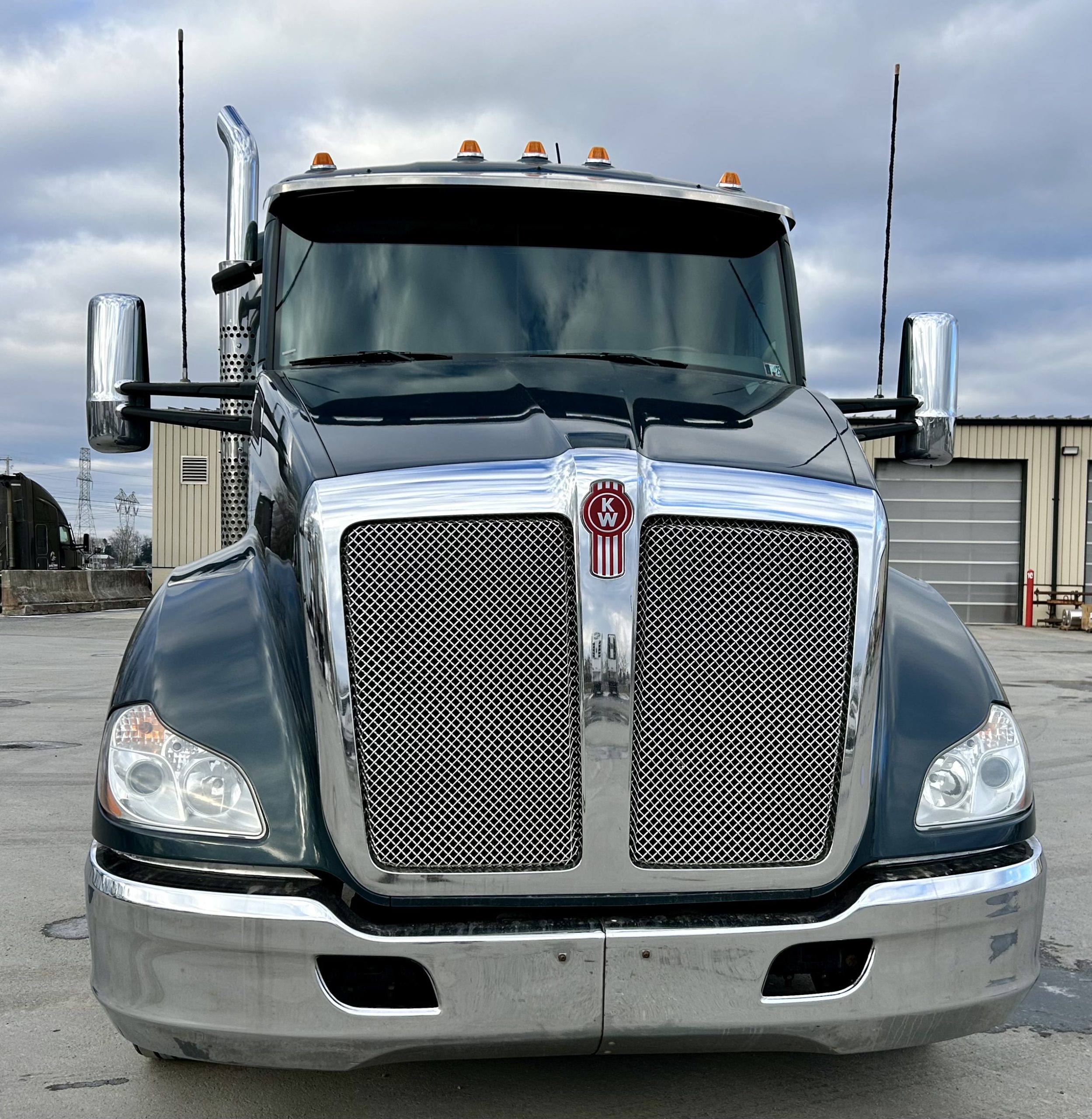 2019 KENWORTH T680 - image 2 of 6